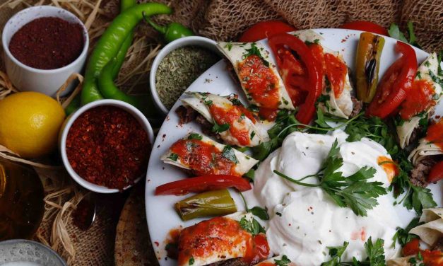 Beyti Kebab Sajian Daging Gurih Dengan Balutan Roti Lembut