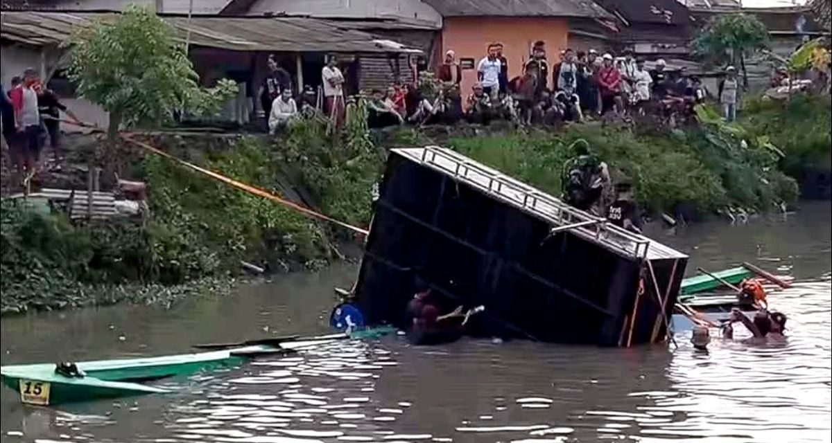 Perahu Sound Horeg Tenggelam saat Tradisi Nyadran di Sidoarjo