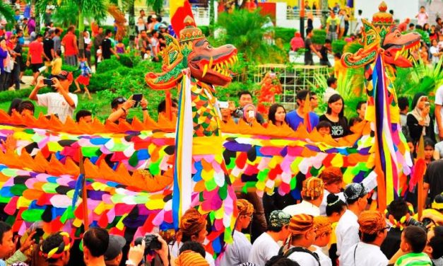 Festival Erau Kartanegara Adat Untuk Menyambut Tamu Kerajaan