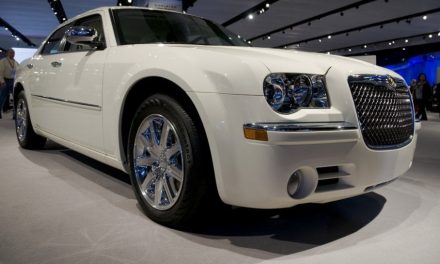 Mobil Chrysler Desain Ikonik Dan Memiliki Peforma Mesin Besar