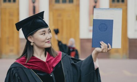 Alasan Utama Perempuan Lebih Banyak Kuliah Menurut Data BPS