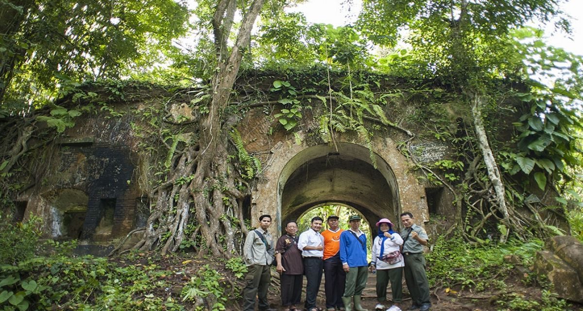 Benteng Karang Bolong Keindahan Alam Pesisir Di Banten