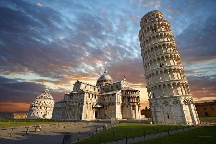 Sejarah Menara Pisa, Kenali Alasannya Kenapa Tidak Roboh