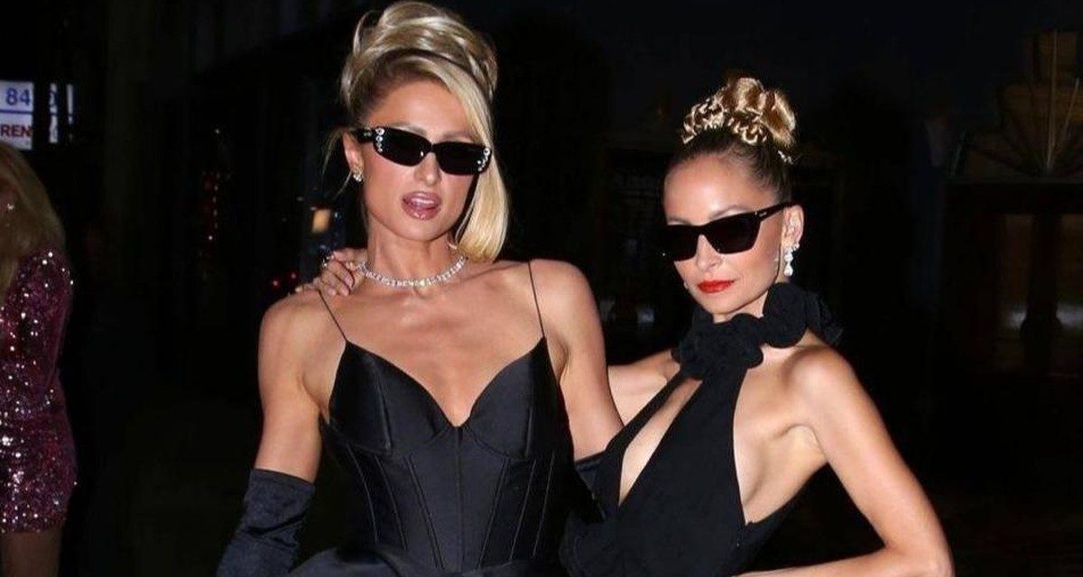Karya Maison Met Desainer Indonesia Di Kenakan Paris Hilton