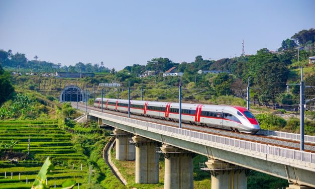 Kereta Cepat Whoosh Langkah Menuju Era Mobilitas Modern
