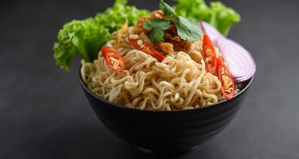 Mengkonsumsi Mie Instan Berlebihan Membahayakan Kesehatan