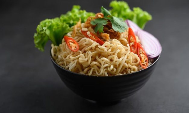 Mengkonsumsi Mie Instan Berlebihan Membahayakan Kesehatan
