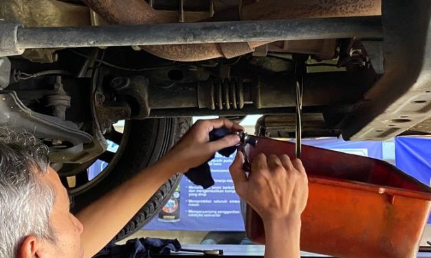 Tanda Oli Transmisi Mobil Matik Perlu Di Ganti